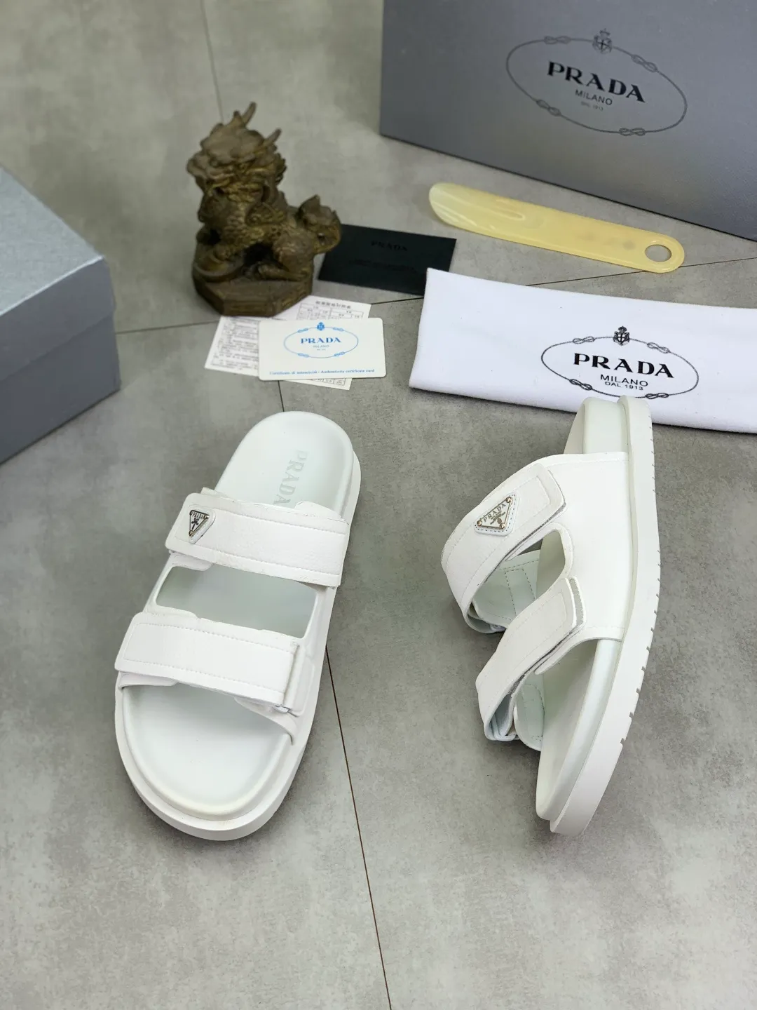 Men's shoes 💰P340💰【New style】🎁🎁🎁 PRADA Prada's new casual slippers, original official website, perfect workmanship, transmitting a kind of noble luxury, sublimating its definition of luxury in Prada's high-end extraordinary craftsmanship. Original combination outsole, code number: 38-44 (45 customized) Multiple colors 🉑️ to choose from
